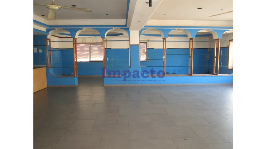 Loja para Arrendamento em Romariz Foto 2