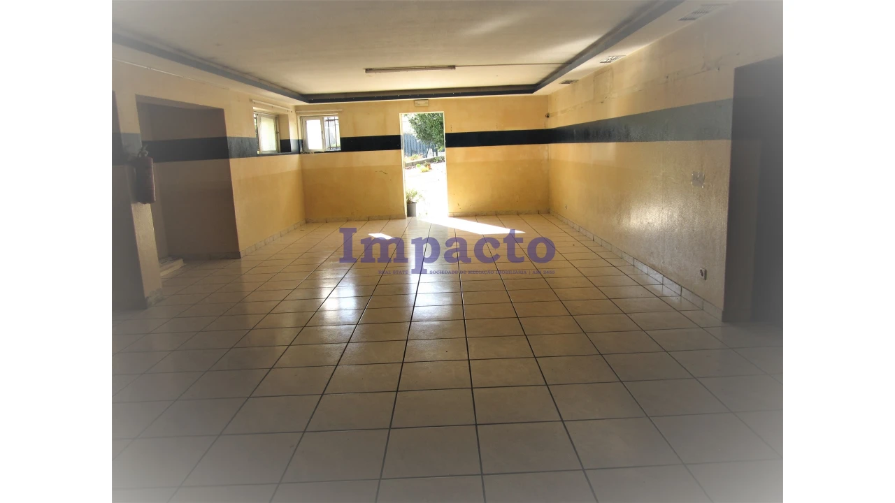 Loja para Arrendamento em Romariz Foto 15