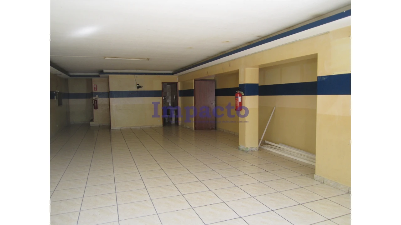 Loja para Arrendamento em Romariz Foto 11