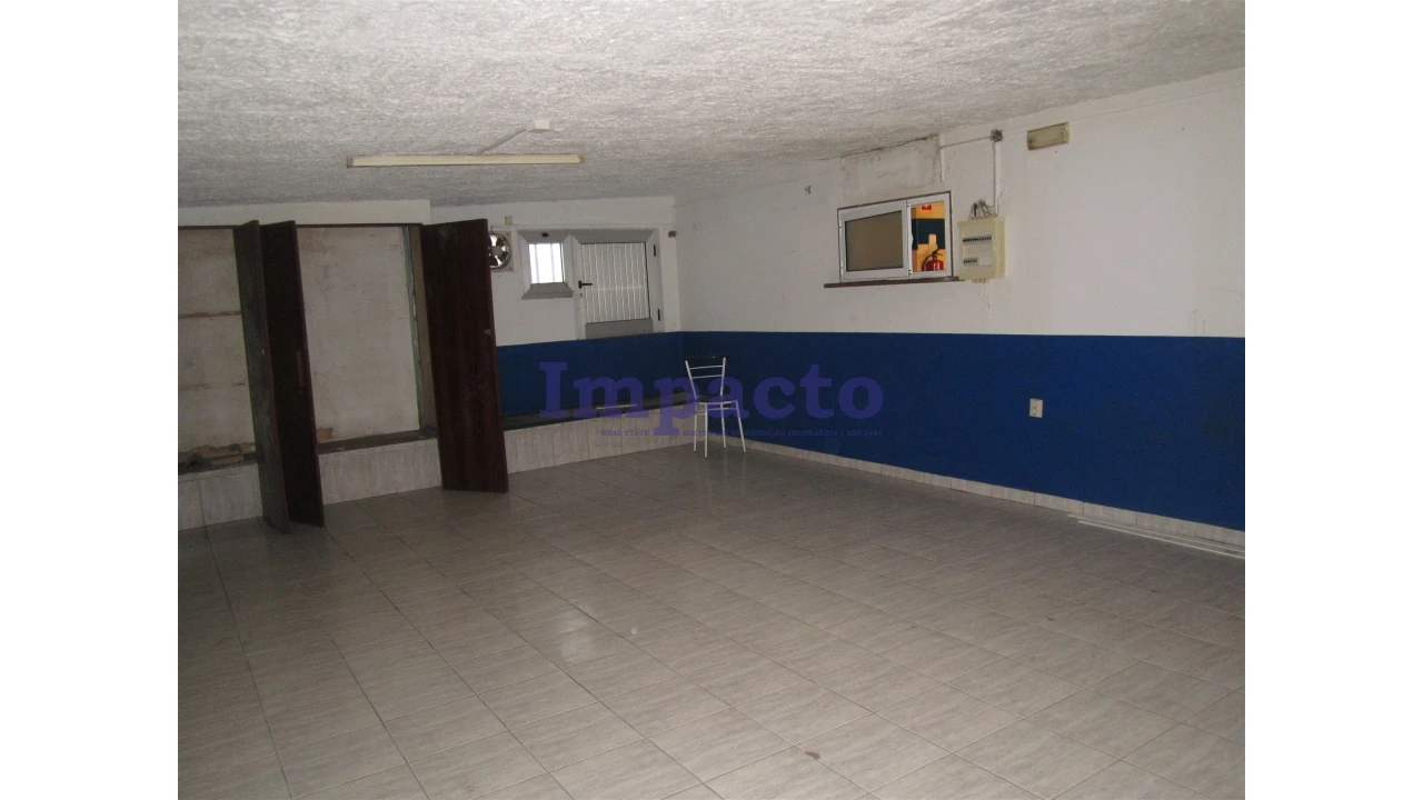 Loja para Arrendamento em Romariz Foto 9