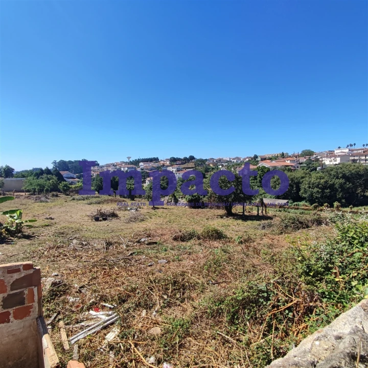 Terreno para Venda em São João da Madeira Foto 1