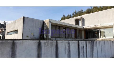 Moradia T3 para Venda em Argoncilhe