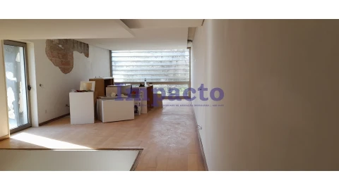 Moradia T3 para Venda em Argoncilhe