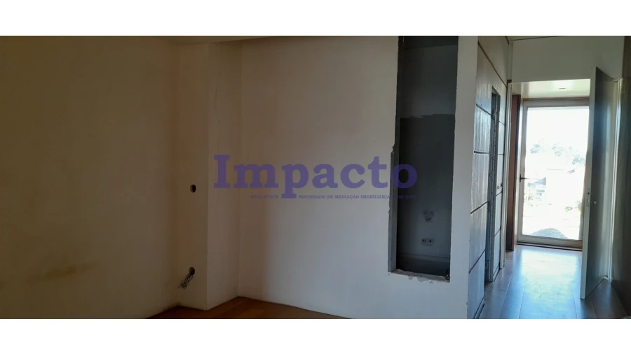Moradia T3 para Venda em Argoncilhe Foto 7