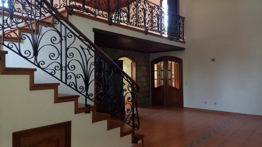 Moradia T4 para Venda em São Roque Foto 2