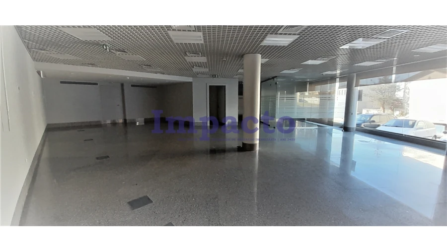 Loja para Arrendamento em São João da Madeira Foto 2