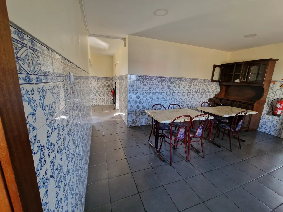 Loja para Arrendamento em Carregosa Foto 3