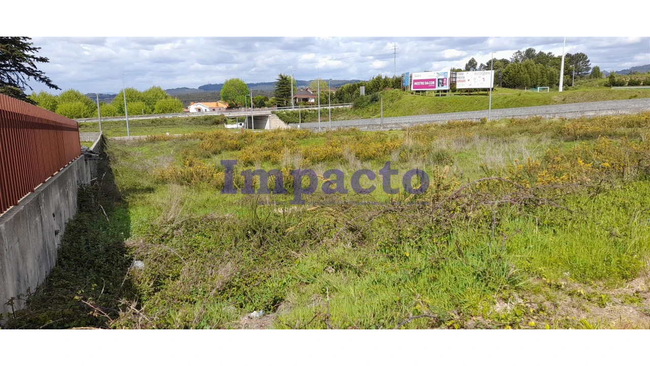 Terreno para Venda em Arrifana Foto 3