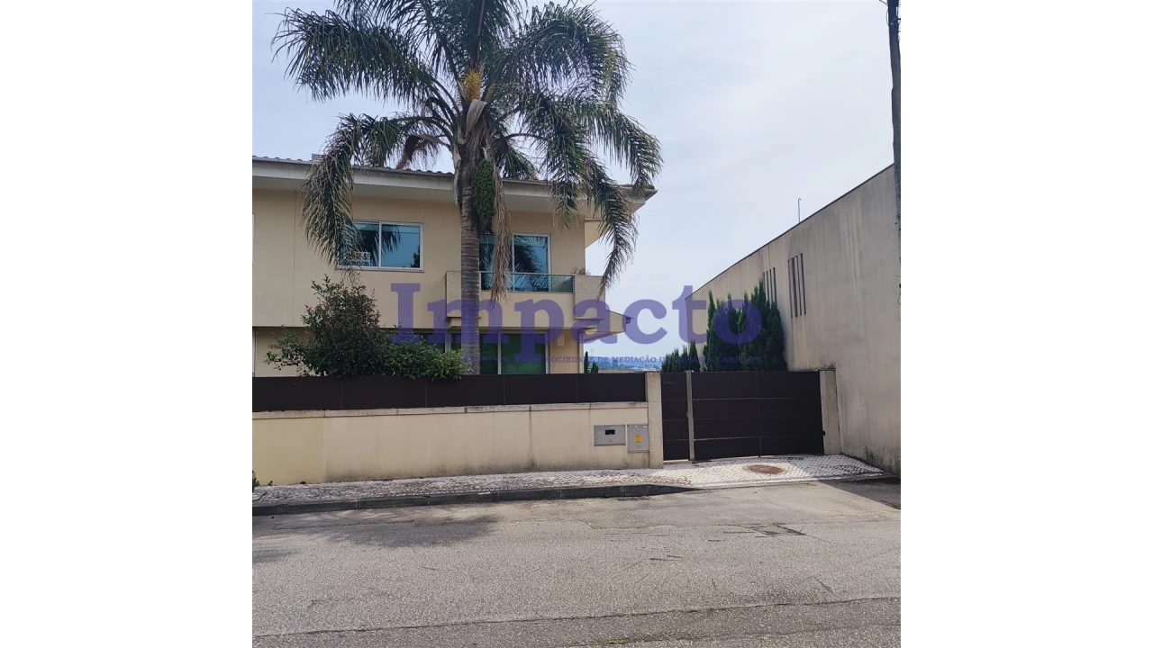 Moradia T3 para Venda em São João da Madeira Foto 15