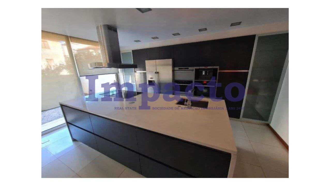 Moradia T3 para Venda em São João da Madeira Foto 1