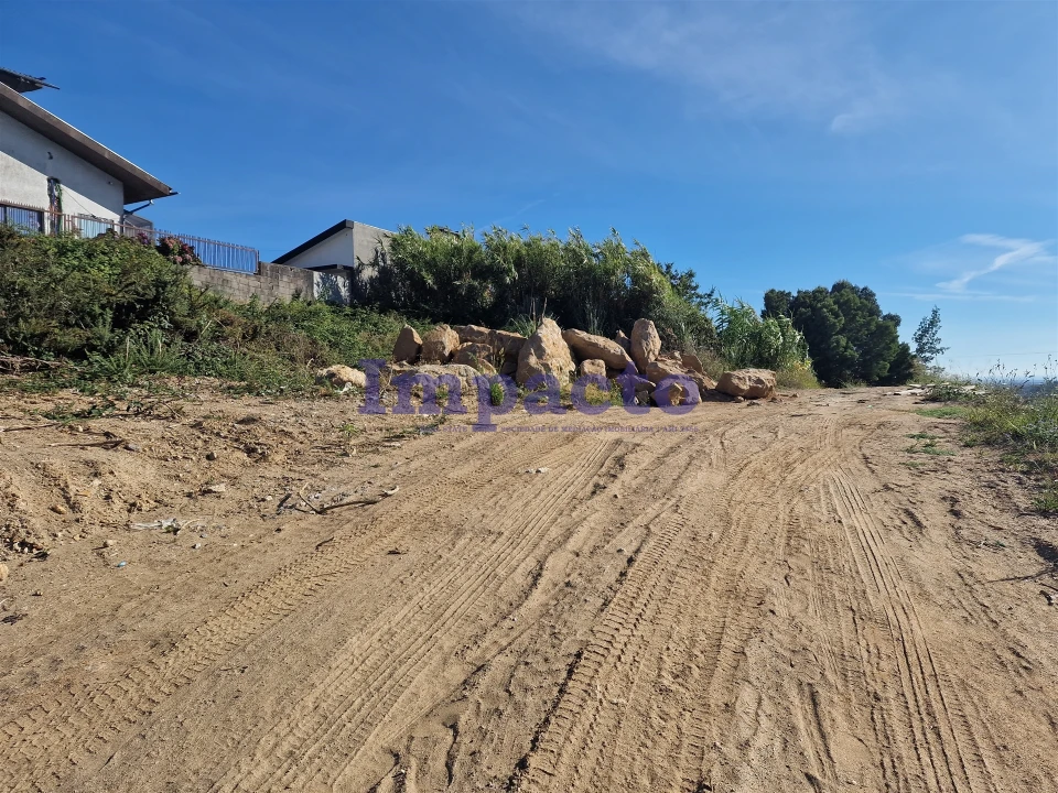 Terreno para Venda em Escapães Foto 4