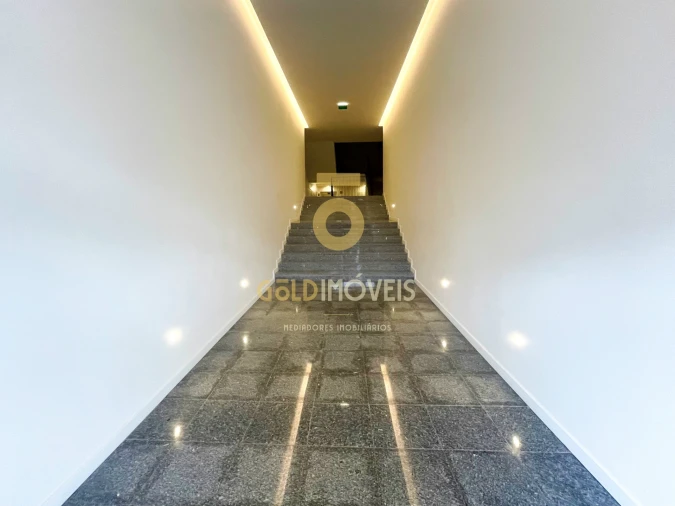 Apartamento T2 para Venda em Sobrado e Bairros Foto 23