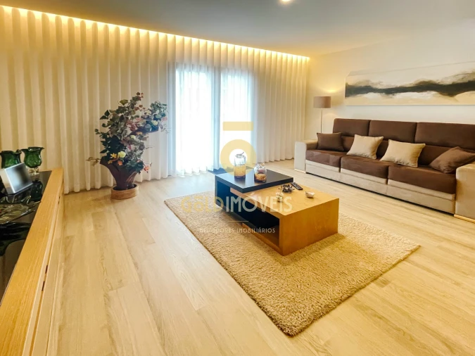 Apartamento T2 para Venda em Sobrado e Bairros