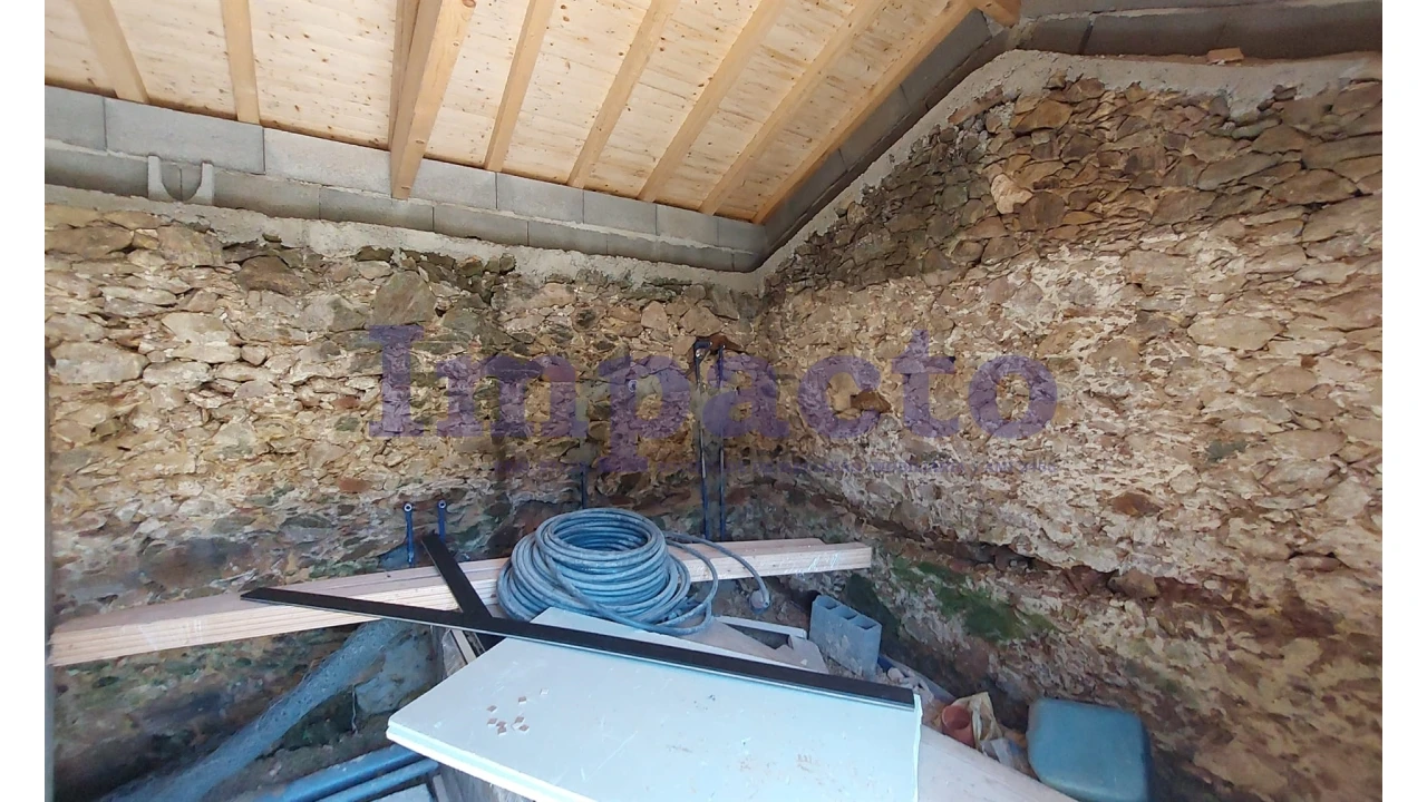 Moradia T1 para Venda em Ossela Foto 3