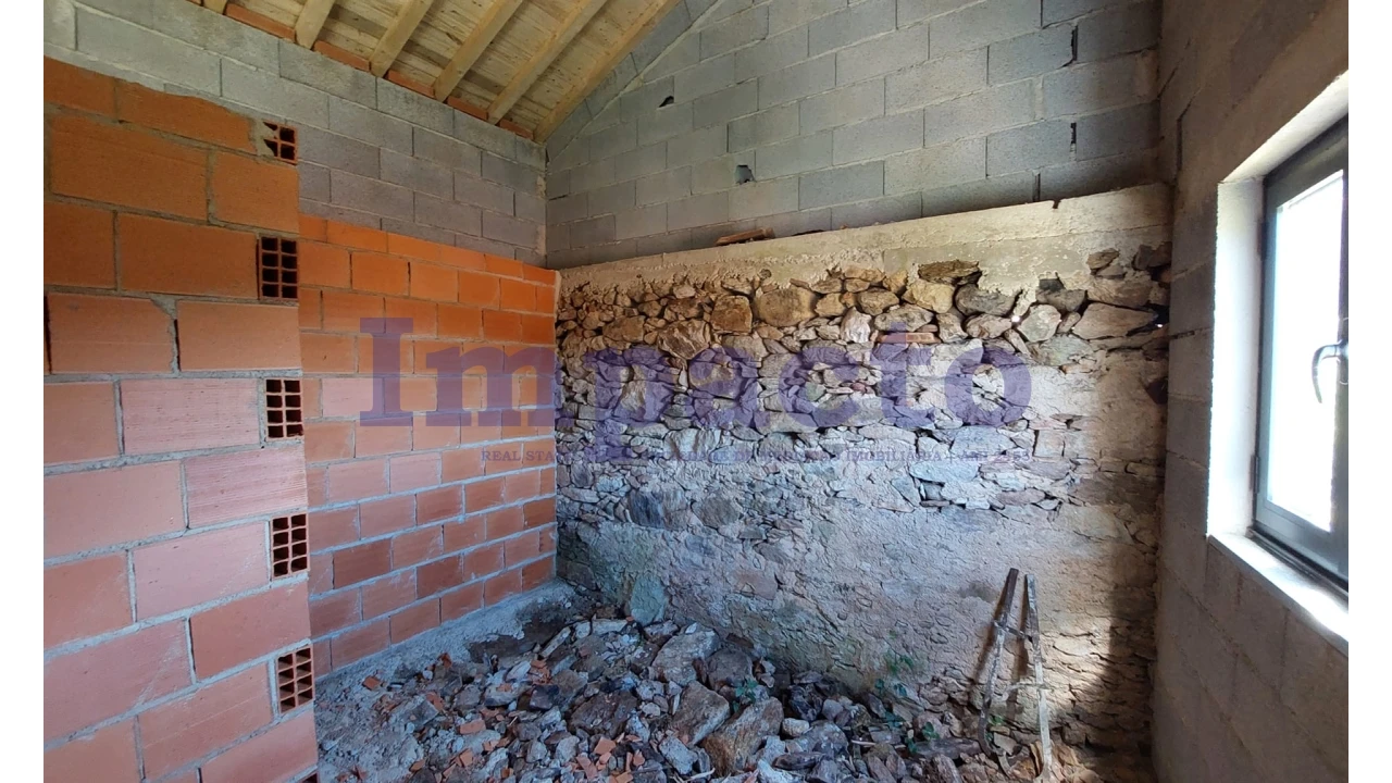 Moradia T1 para Venda em Ossela Foto 8