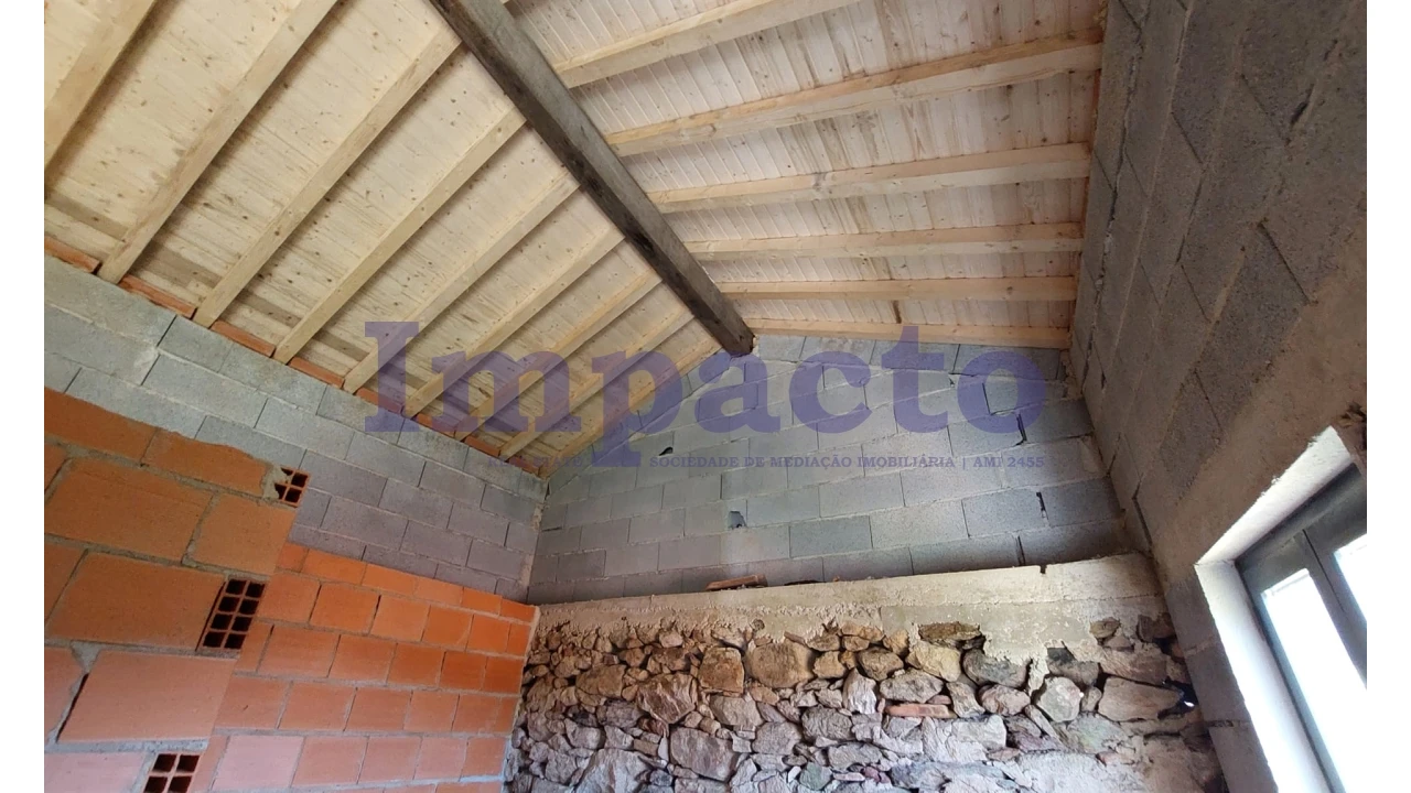 Moradia T1 para Venda em Ossela Foto 6