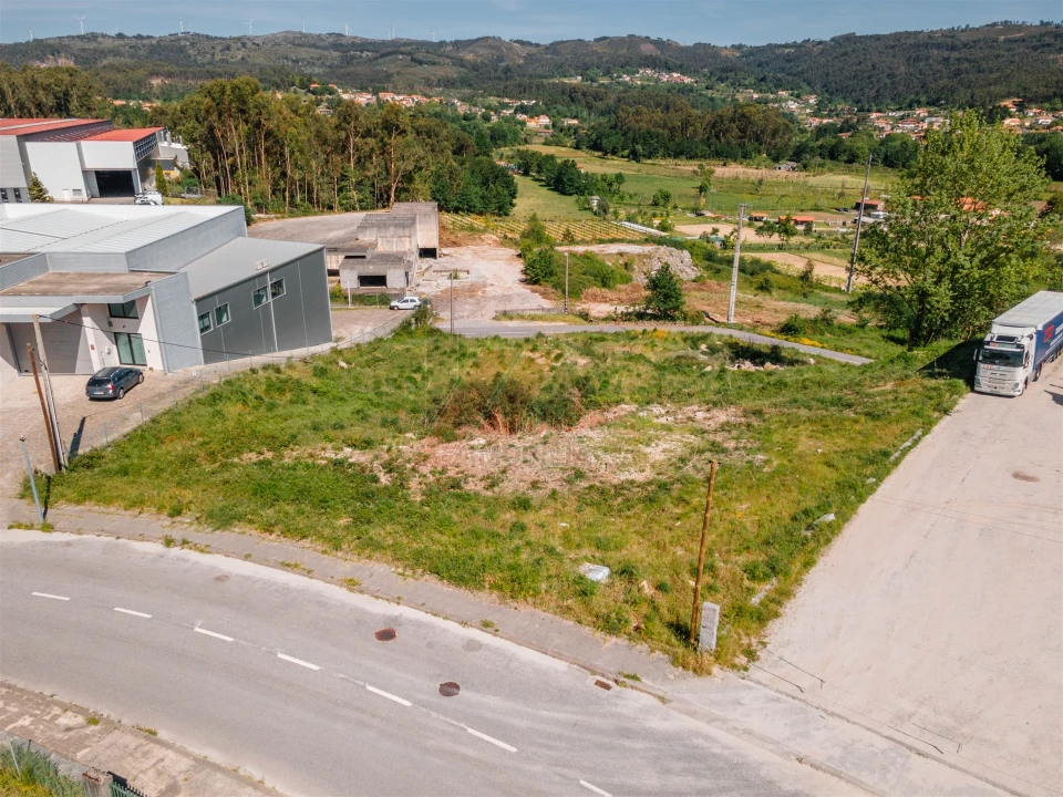 Terreno Comércio / Armazém para Venda em São Gens Foto 2