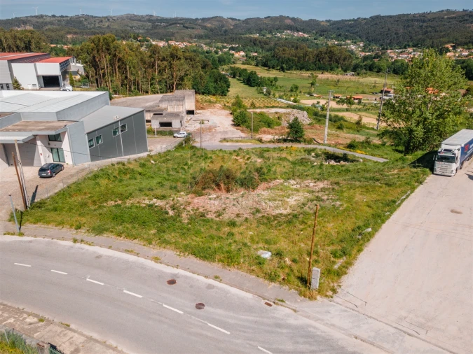 Terreno Comércio / Armazém para Venda em São Gens Foto 2