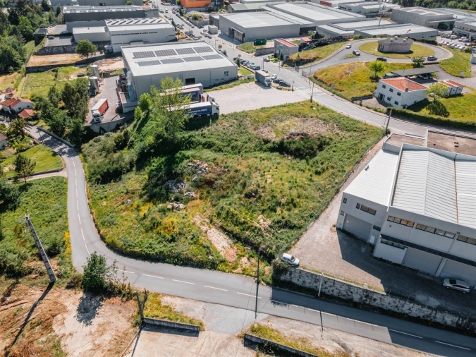 Terreno Comércio / Armazém para Venda em São Gens Foto 3