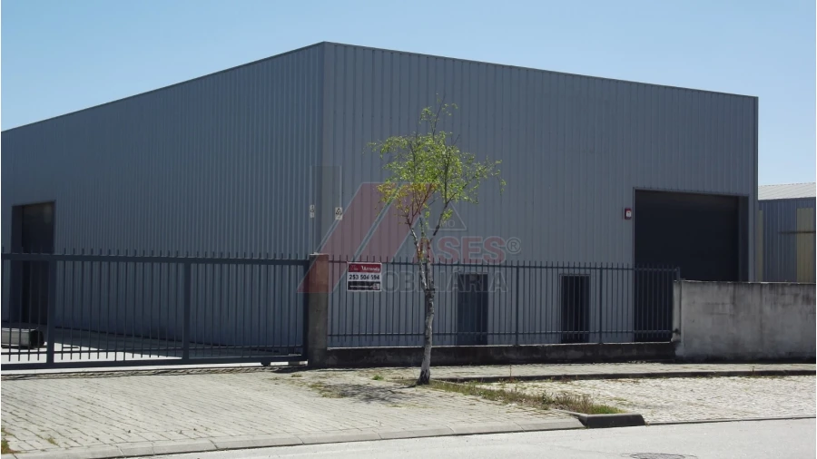 Terreno Comércio / Armazém para Arrendamento em Salvador e Santo Aleixo