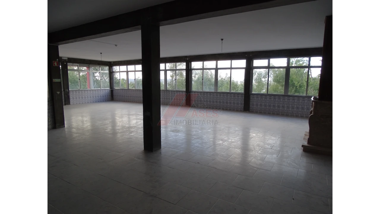 Prédio para Venda em São Gens Foto 24