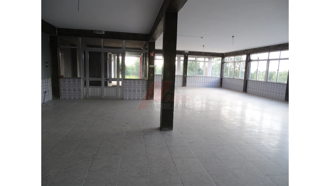 Prédio para Venda em São Gens Foto 25