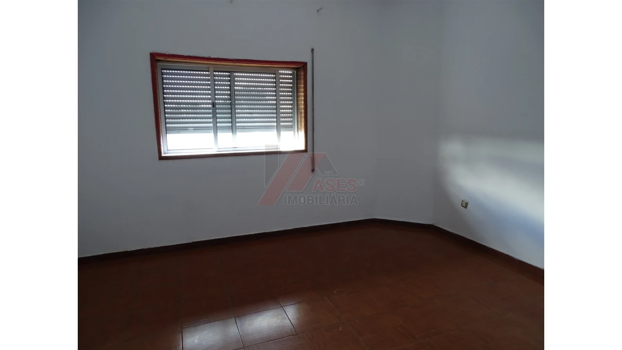 Prédio para Venda em São Gens Foto 42