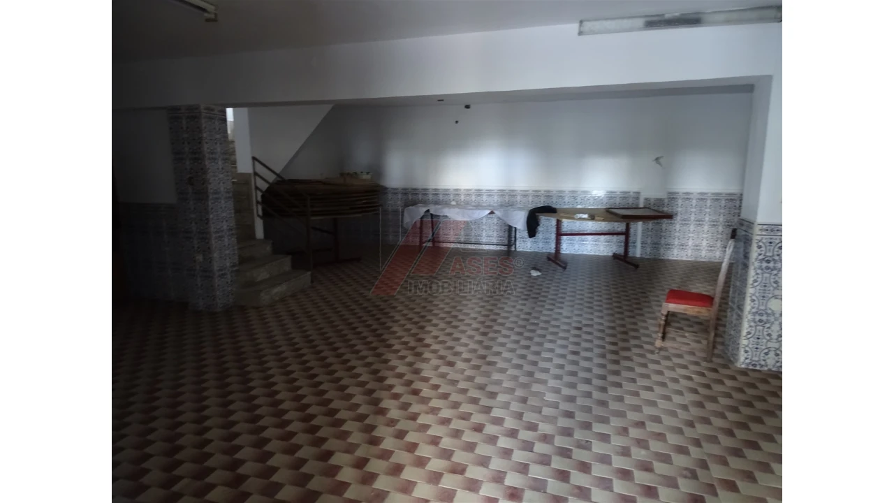 Prédio para Venda em São Gens Foto 29