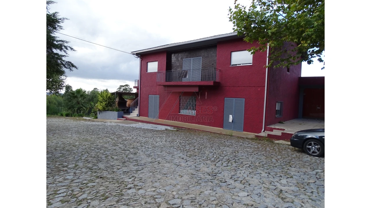 Prédio para Venda em São Gens Foto 3