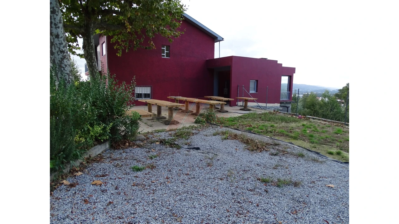 Prédio para Venda em São Gens Foto 8