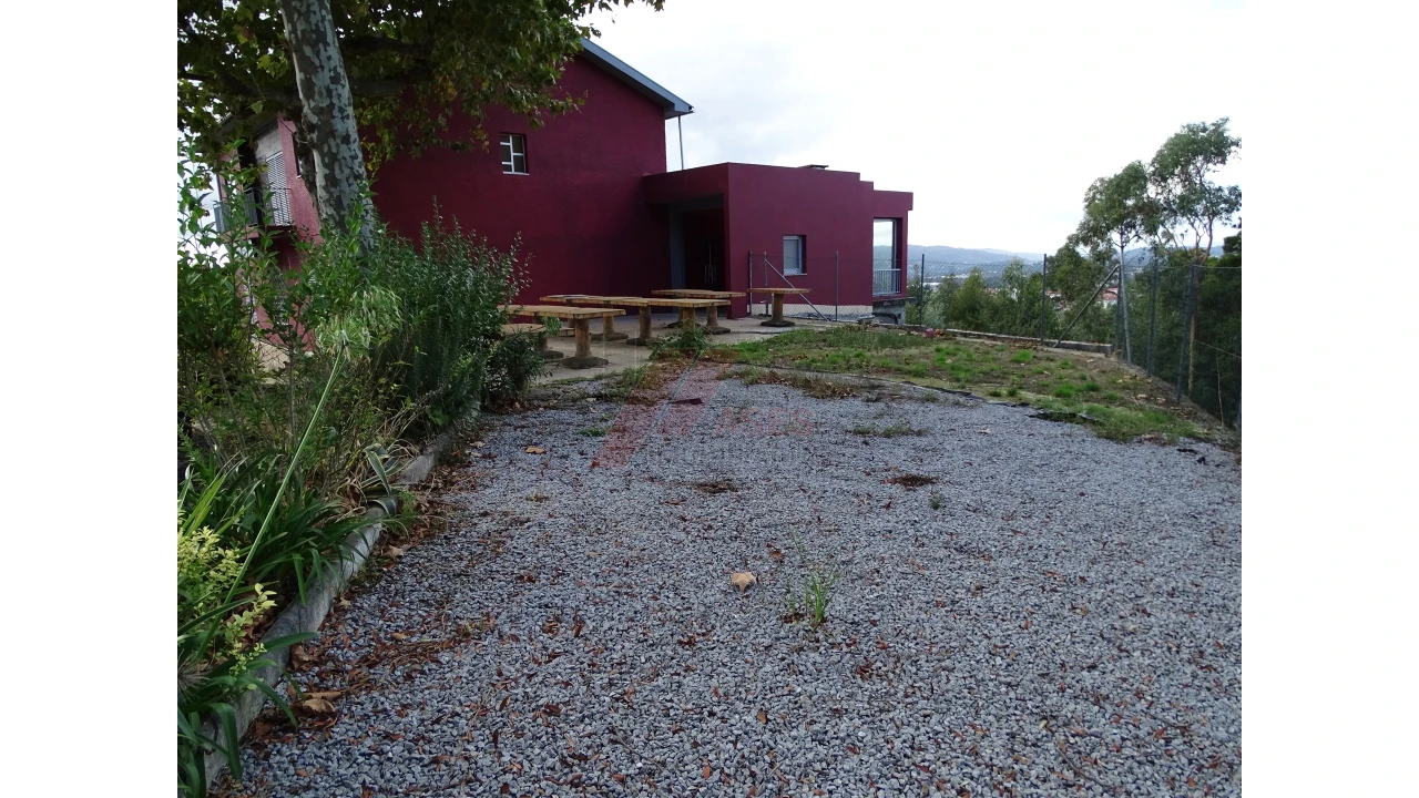 Prédio para Venda em São Gens Foto 7