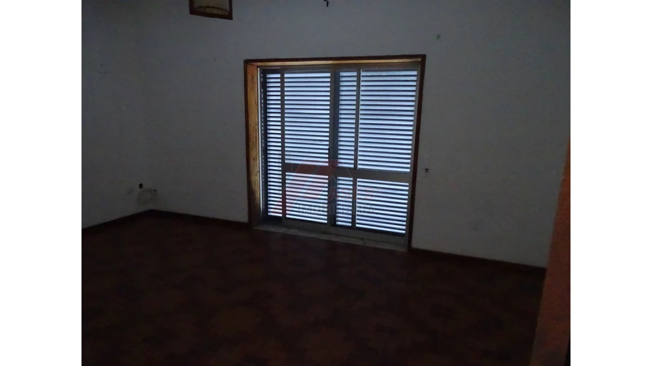 Prédio para Venda em São Gens Foto 40