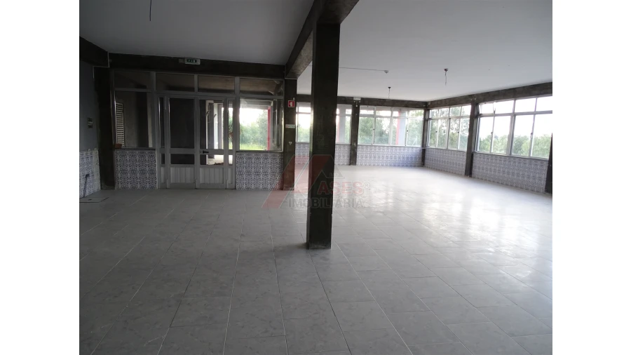 Prédio para Venda em São Gens Foto 25