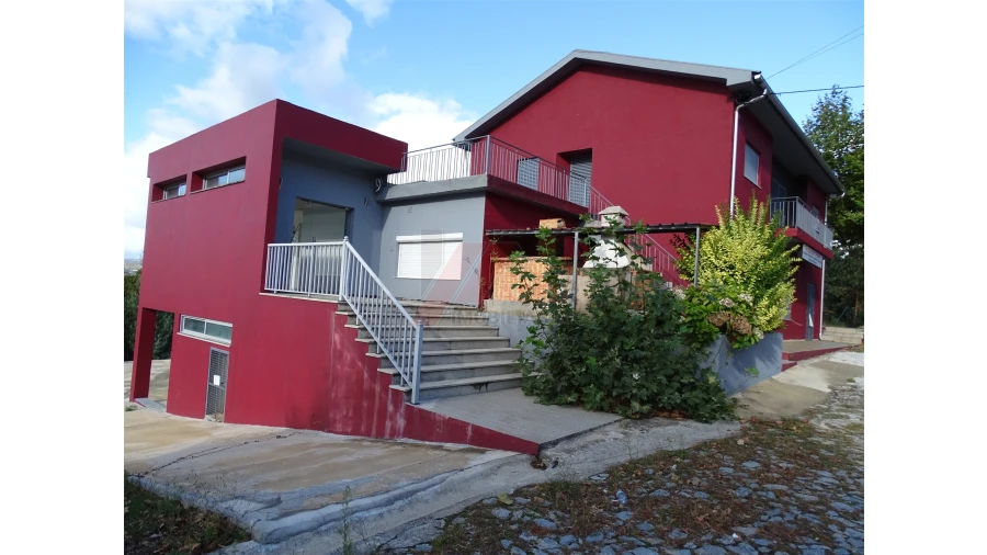 Prédio para Venda em São Gens