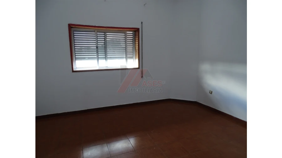 Prédio para Venda em São Gens Foto 42