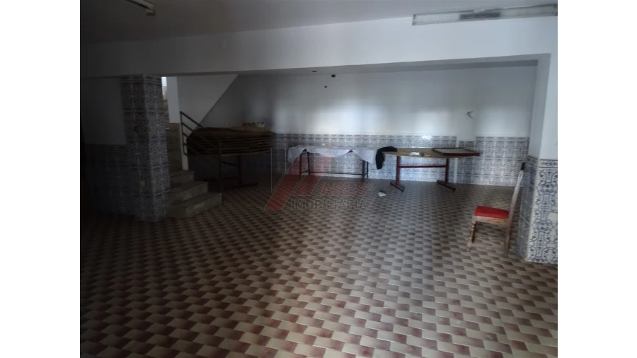 Prédio para Venda em São Gens Foto 29