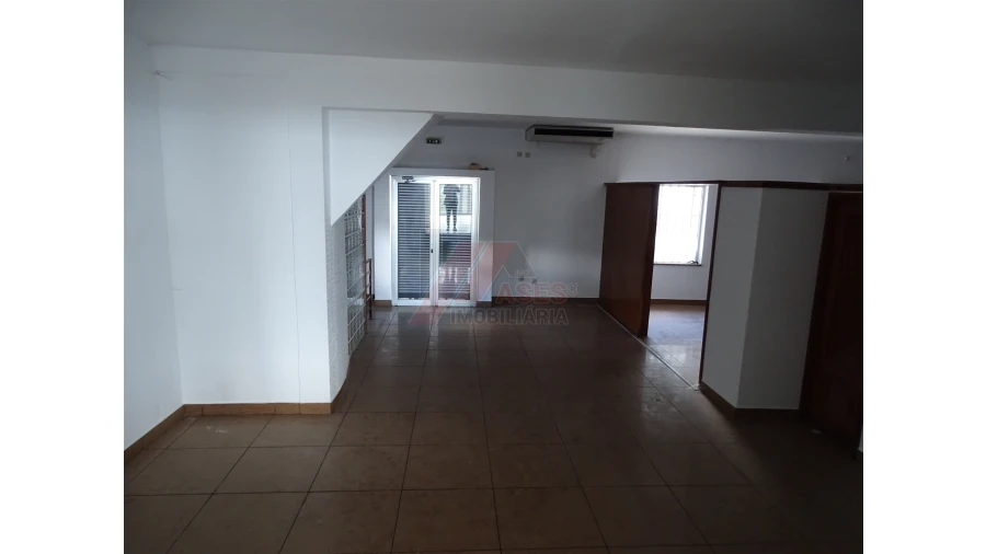 Prédio para Venda em São Gens Foto 28