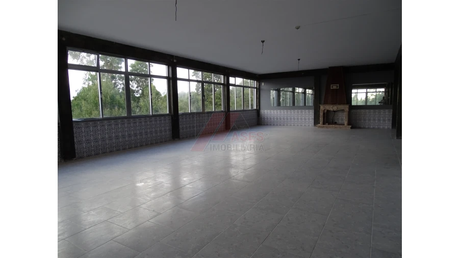 Prédio para Venda em São Gens Foto 27