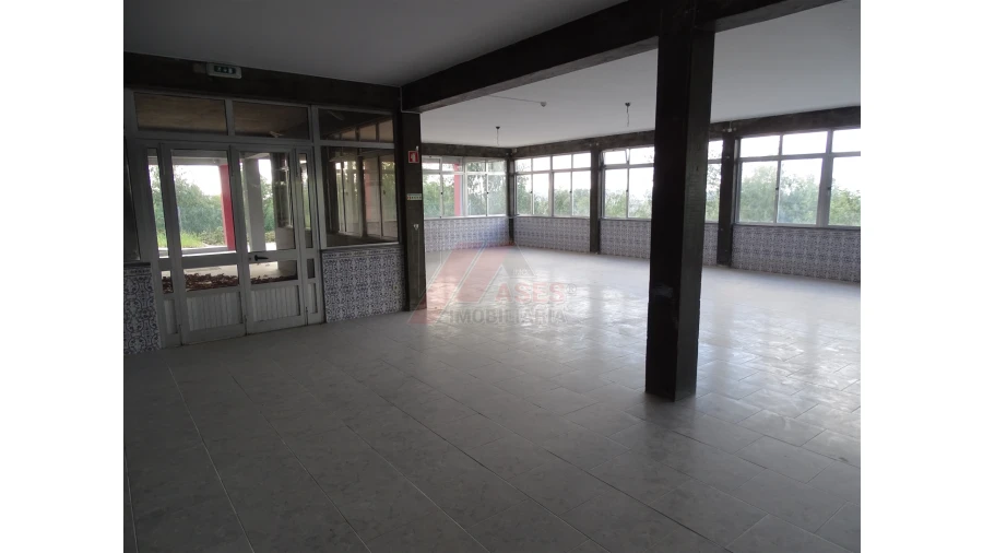 Prédio para Venda em São Gens Foto 23