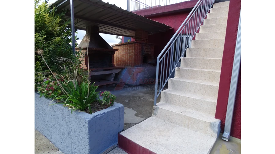 Prédio para Venda em São Gens Foto 14