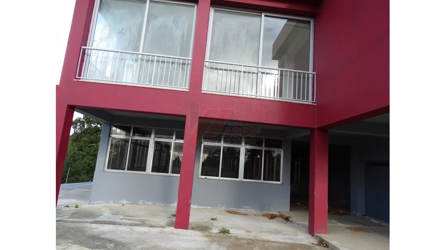 Prédio para Venda em São Gens Foto 6