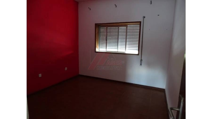 Prédio para Venda em São Gens Foto 43