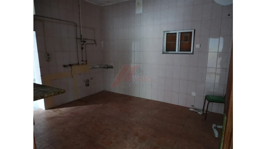 Prédio para Venda em São Gens Foto 31