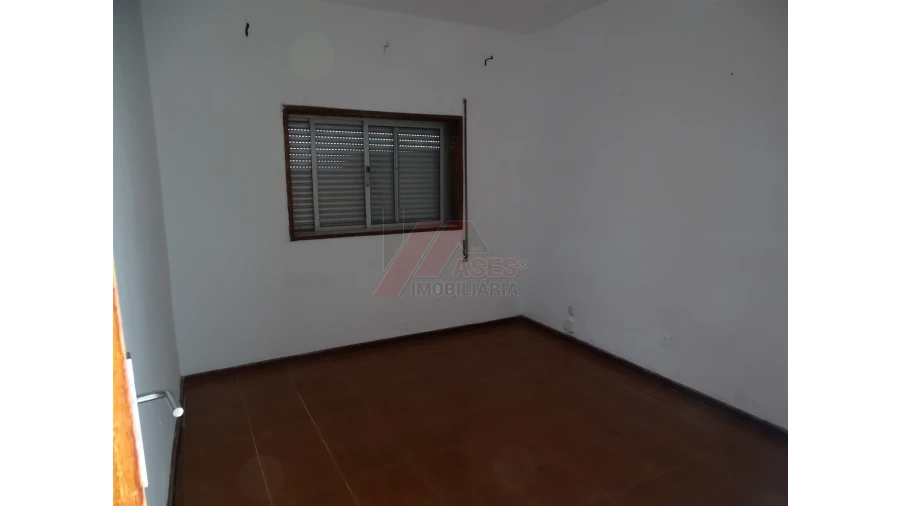 Prédio para Venda em São Gens Foto 38