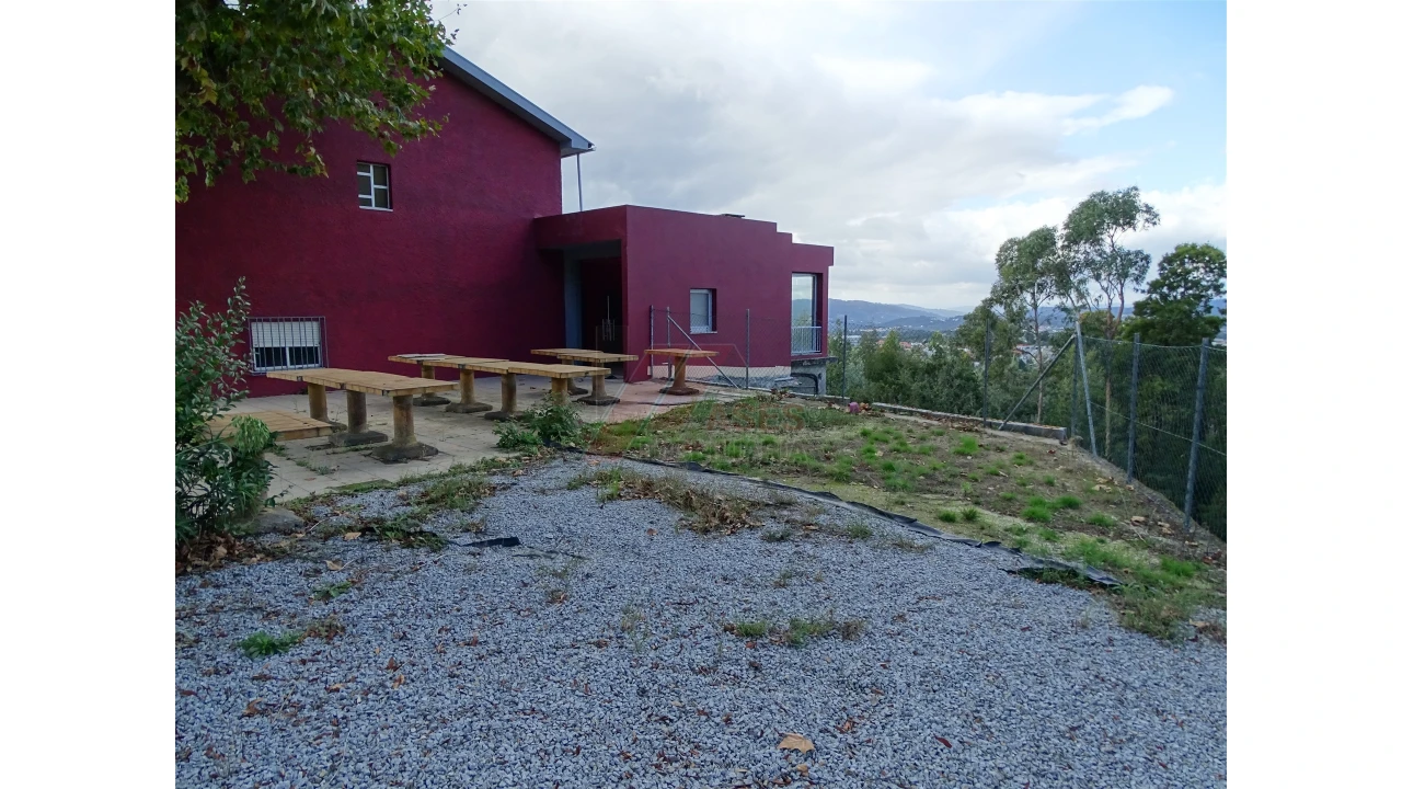 Prédio para Venda em São Gens Foto 10