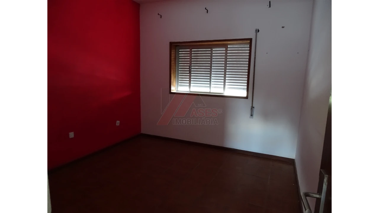 Prédio para Venda em São Gens Foto 43