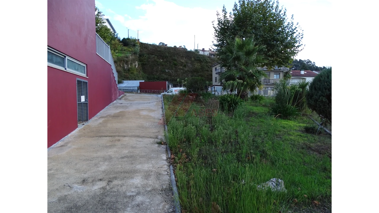 Prédio para Venda em São Gens Foto 16