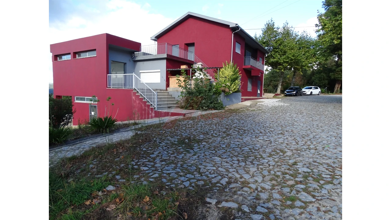 Prédio para Venda em São Gens Foto 2