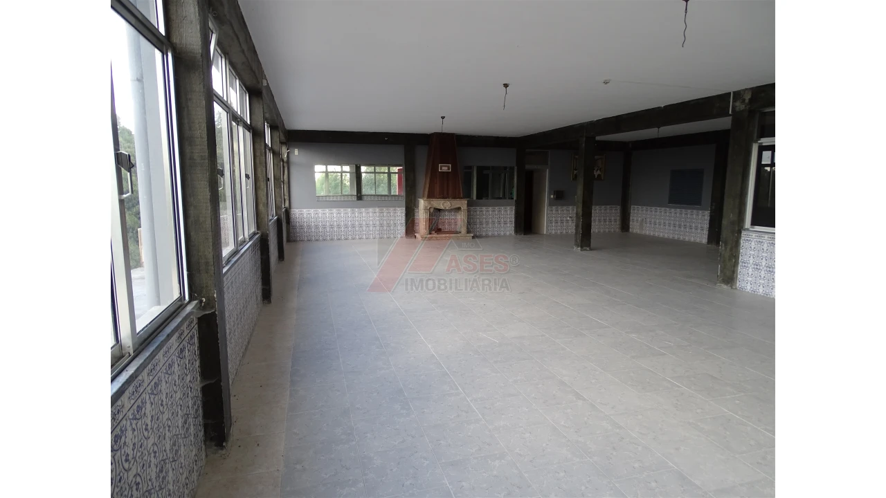 Prédio para Venda em São Gens Foto 26