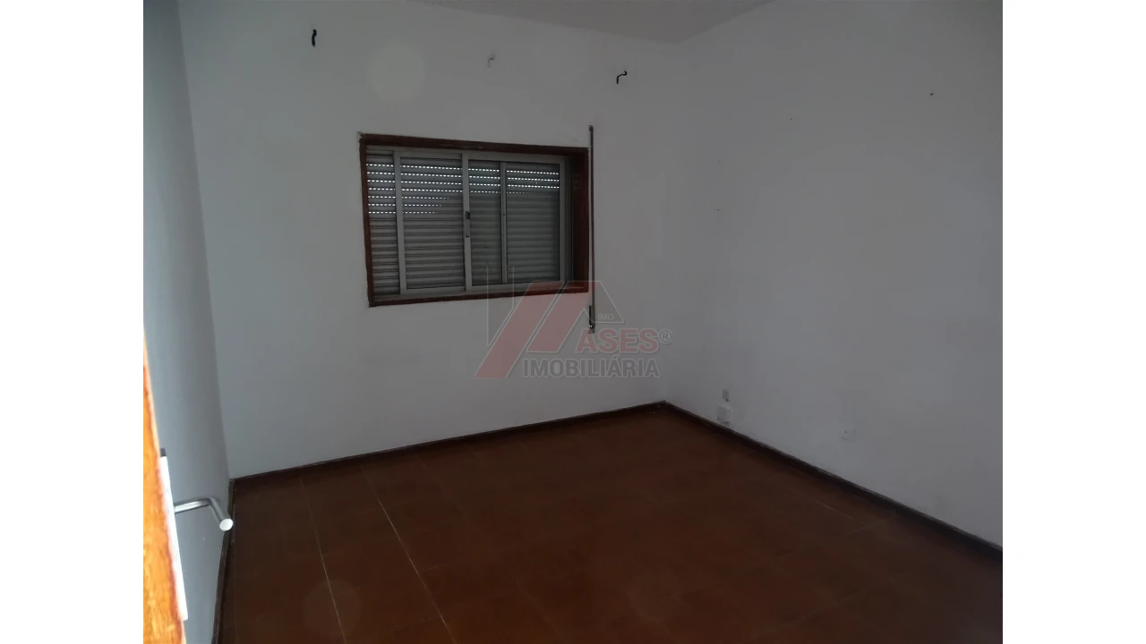 Prédio para Venda em São Gens Foto 38